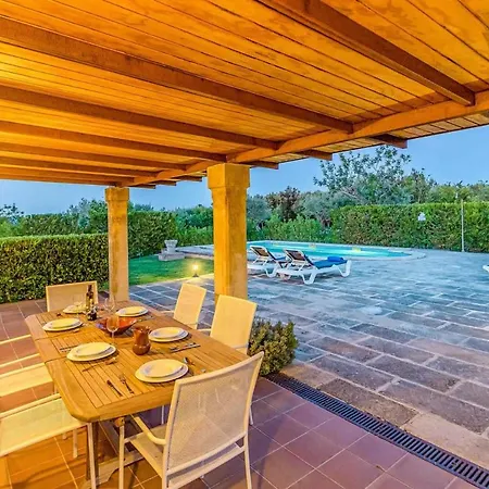 Sleeps 6 Pool Air Con Wifi *