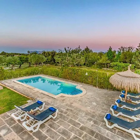 Sleeps 6 Pool Air Con Wifi