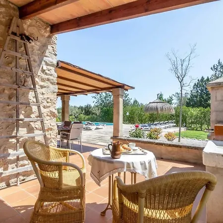 Villa Sleeps 6 Pool Air Con Wifi